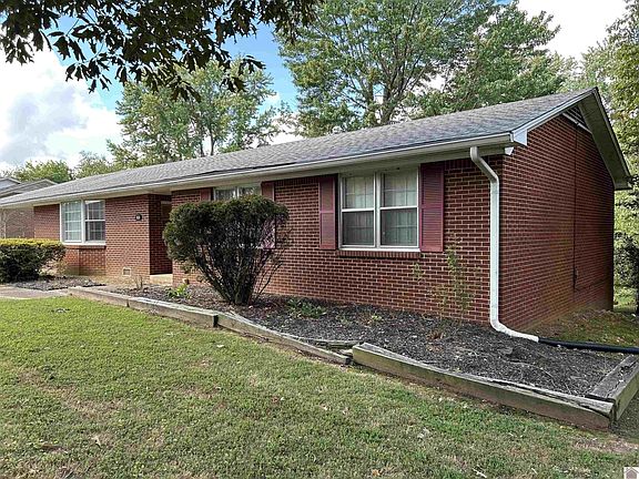 3rd image of 405 Fairlane Dr