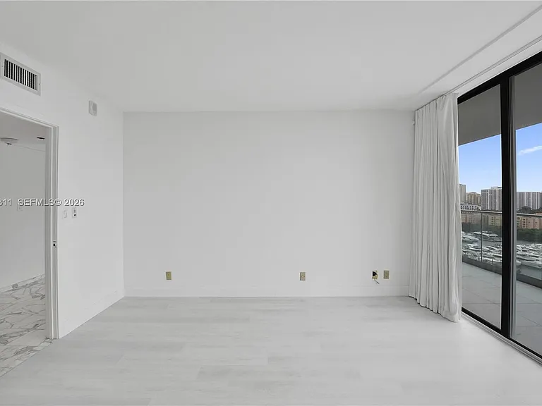 19707 Turnberry Way #16C — Photo 34