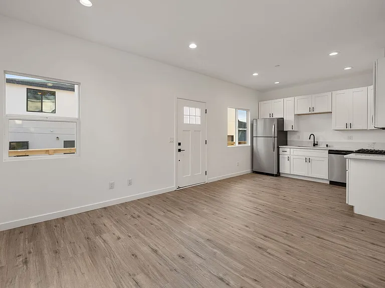 6763-6765 N Elman St — Photo 13