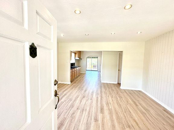 3rd image of 4939 Briggs Ave