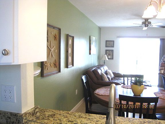 Kitchen / Bar