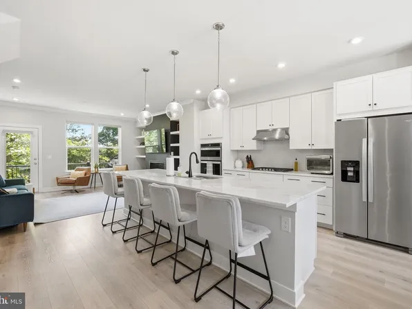 1015 S Taylor Ct, Arlington, VA 22204