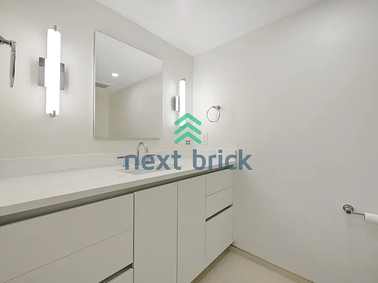 100 108th Ave SE #BELLEVUE 100 — Photo 22