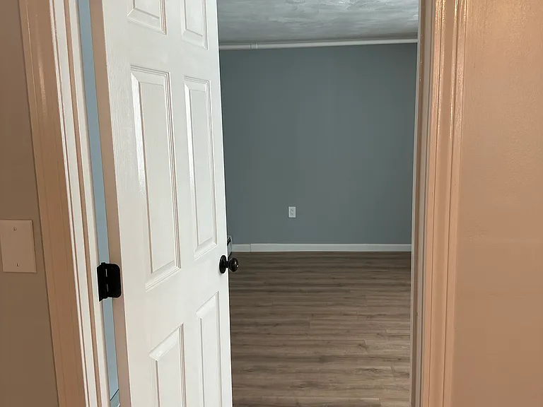 596 Beaver St — Photo 8