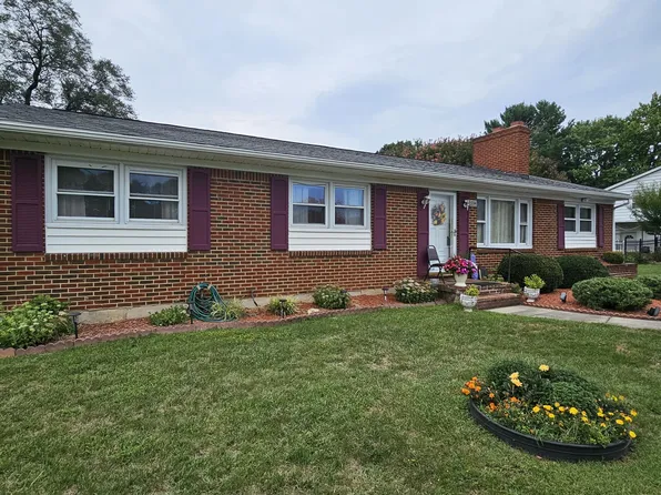 2034 Fairhope Rd NW, Roanoke, VA 24017