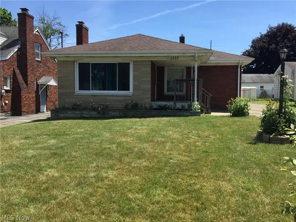 1307 Ivanhoe Ave, Youngstown, OH 44502