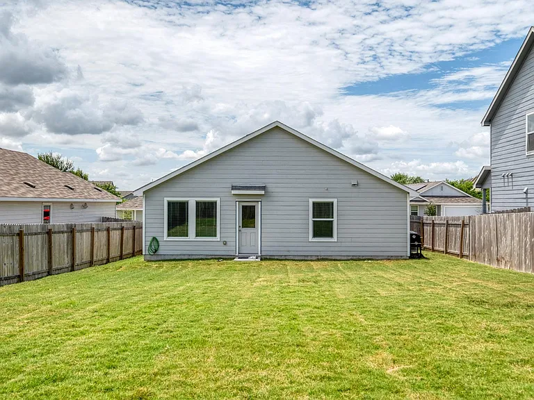 2516 Carpathian Cv — Photo 22