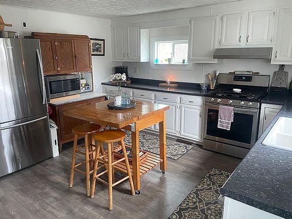 2nd image of 11 Lagrasse St