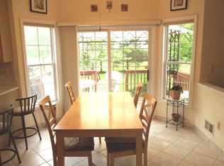 10 Hampshire Dr, Hillsborough, NJ 08844