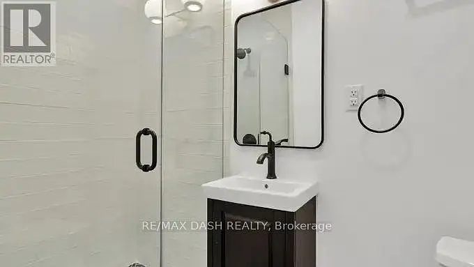 917 Saint Clair Ave W #30 — Photo 31
