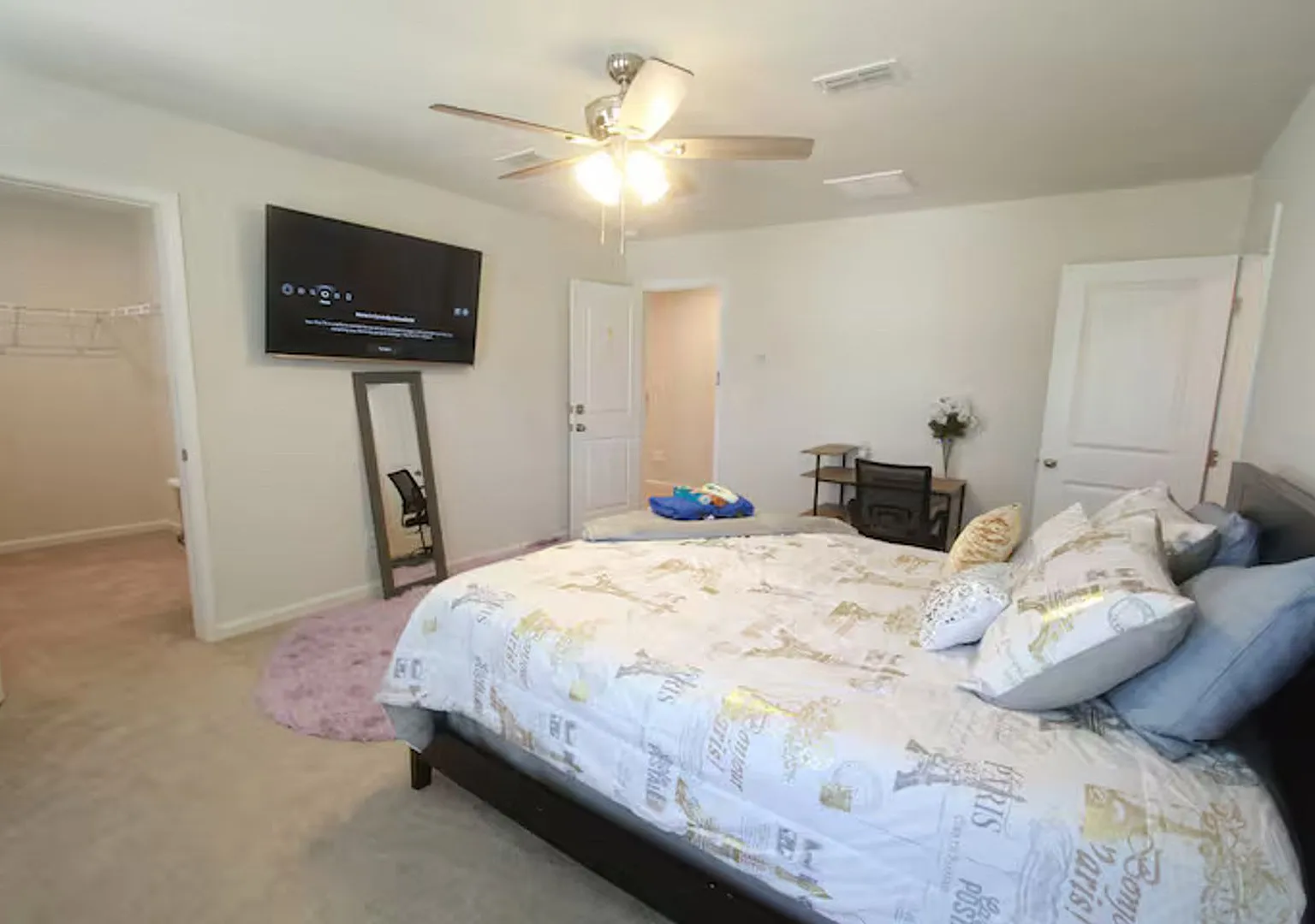 Room in 6 Bedroom Home at Skipjack Ln — Photo 4