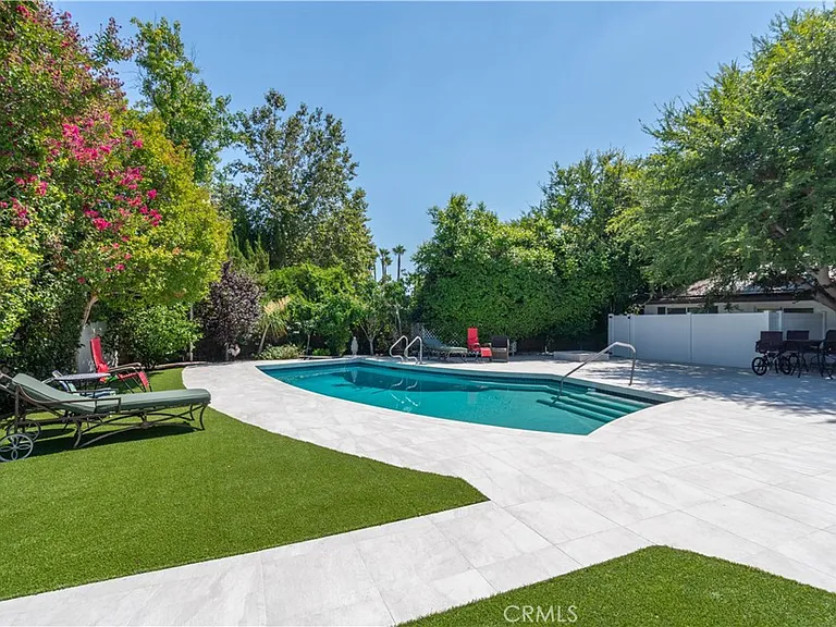 19308 Lemarsh St — Photo 33