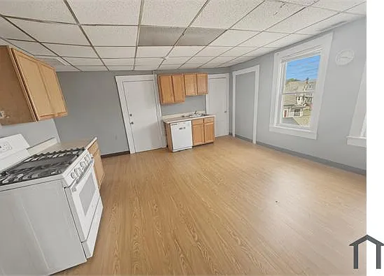 82 Gershom Ave #4 — Photo 2