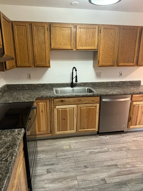 3 bed, 1.5 bath, 1350 sqft, $2,450 — Photo 4