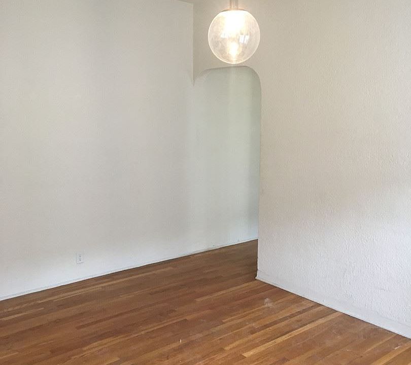 1st image of 530 N Genesee Ave