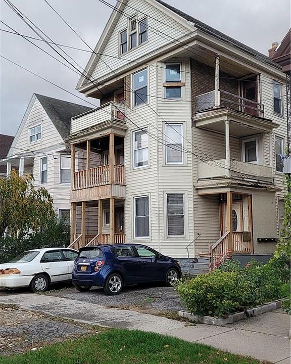 2nd image of 916 Elizabeth St