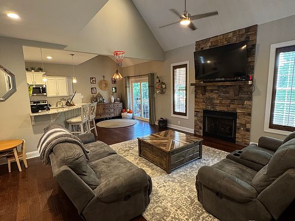 5th image of 1245 Helmsdale Dr