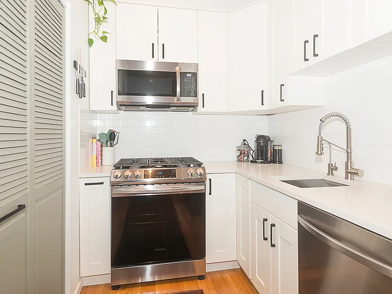 1727 S Indiana Ave #316 — Photo 6
