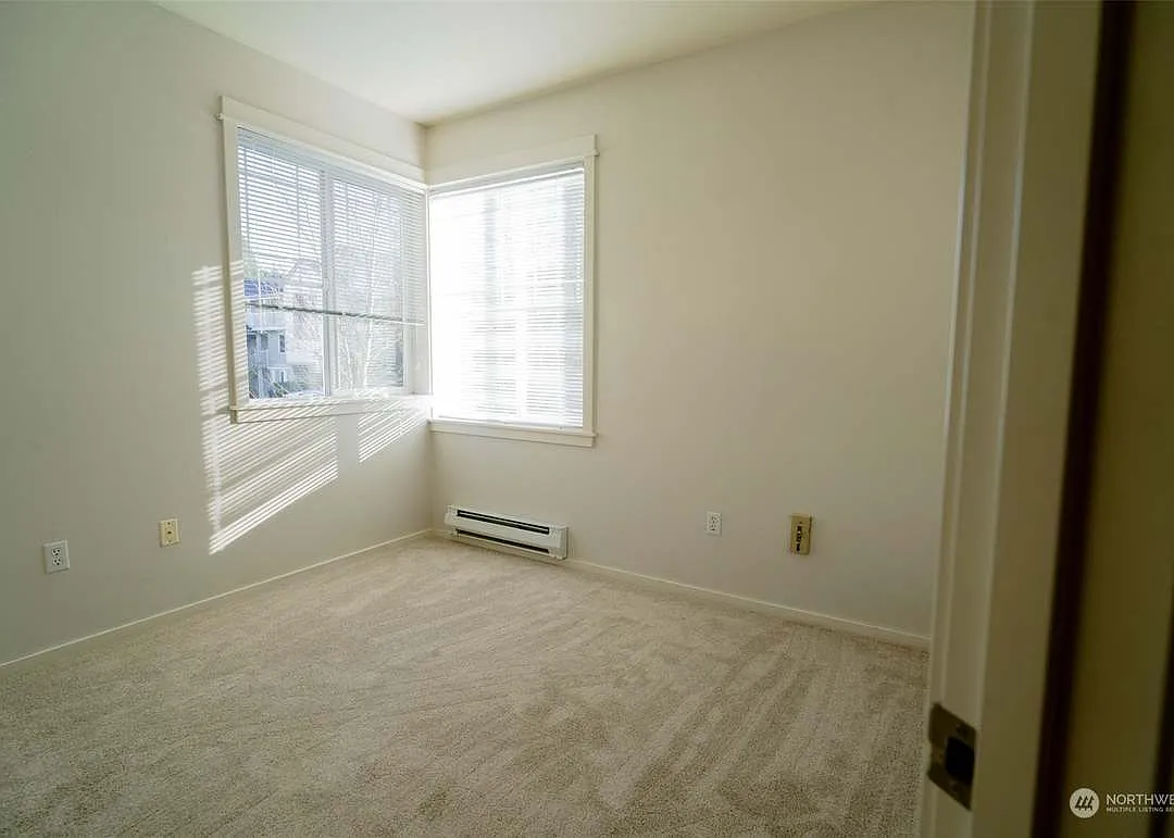 3 bed, 1269 sqft, $2,495 — Photo 4