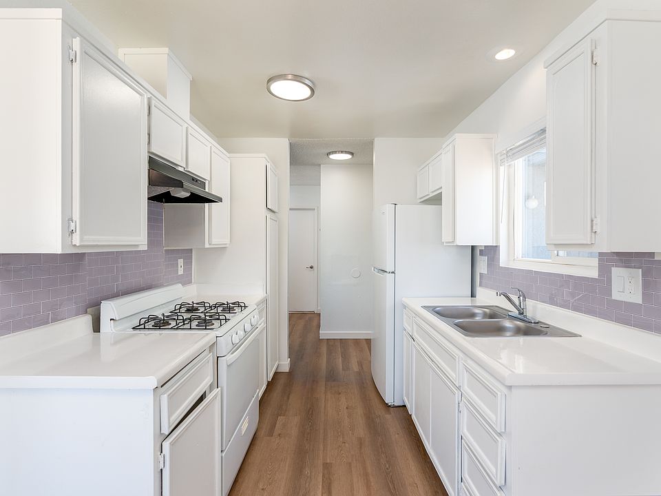 1st image of 417 W North Ave #100