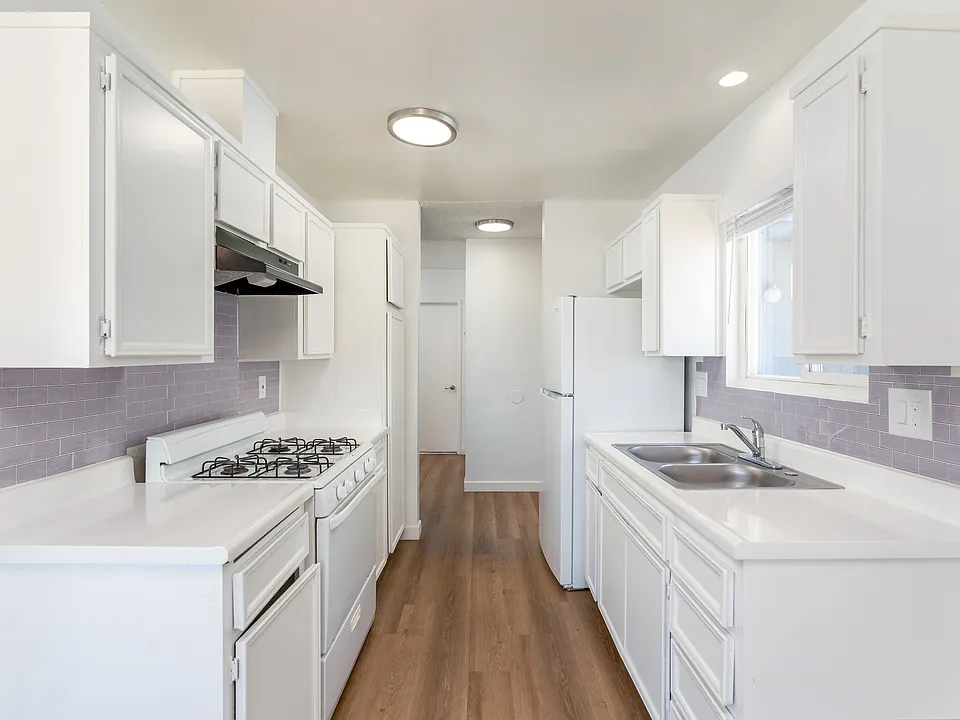 417 W North Ave #100