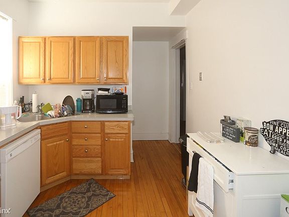3rd image of 3437 N Paulina St APT 1F
