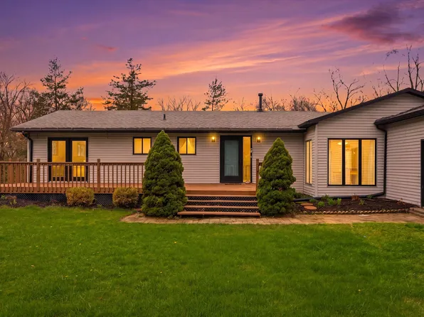 9095 Huron River Dr, Brighton, MI 48116