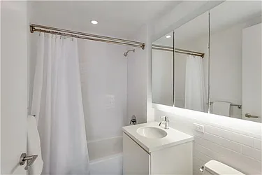 Rented by R New York