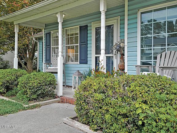 2nd image of 4713 Weybridge Lane