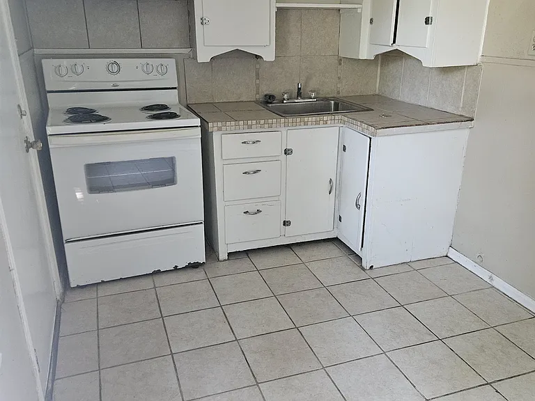 1035 W Ash Ave #B — Photo 3