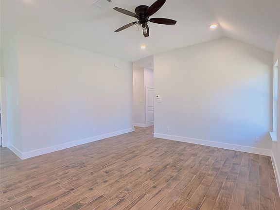 4th image of 1022 Cheyenne Rd