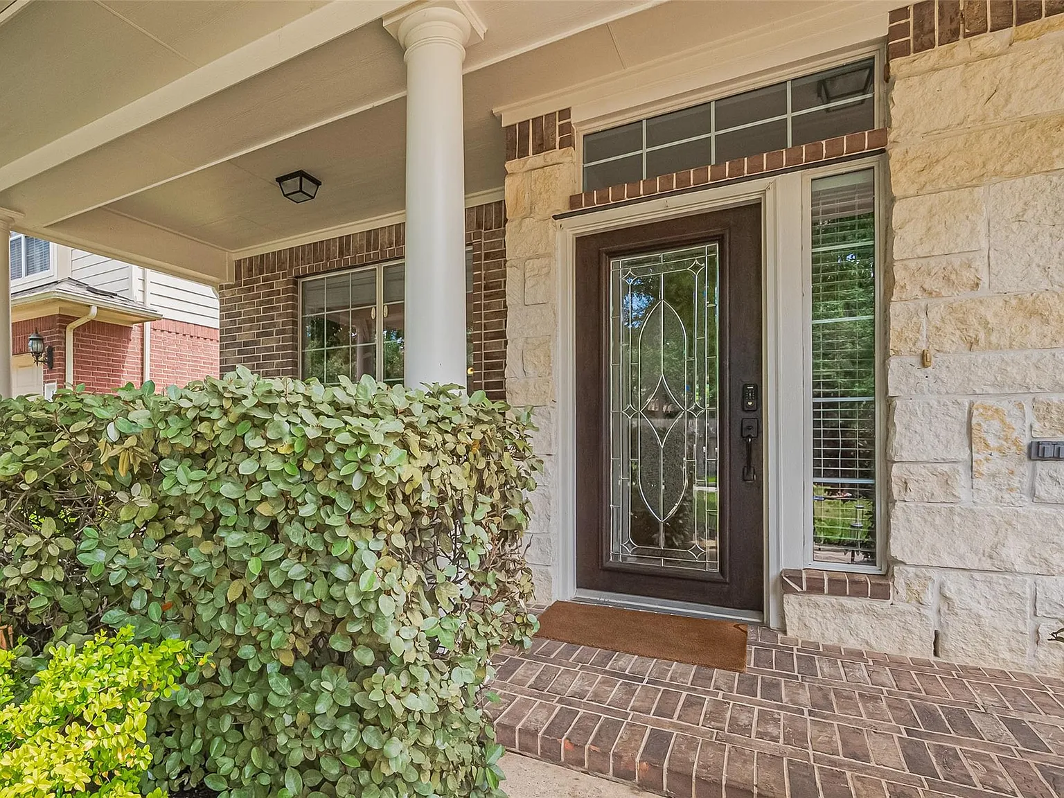 4 bed, 3.5 bath, 2850 sqft, $4,600 — Photo 2