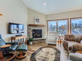 8935 Parkview Cir, Chisago City, MN 55013