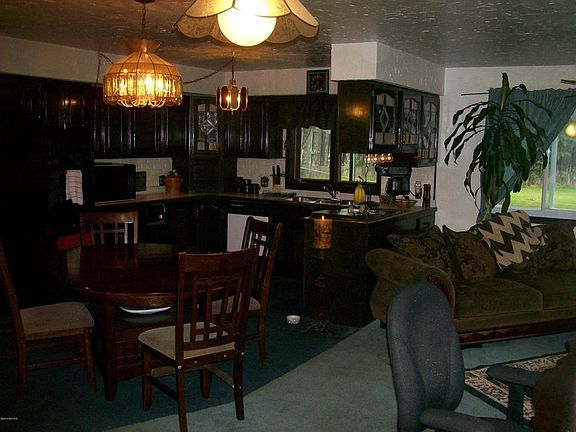 3rd image of 4710 Bonneville Dr NE
