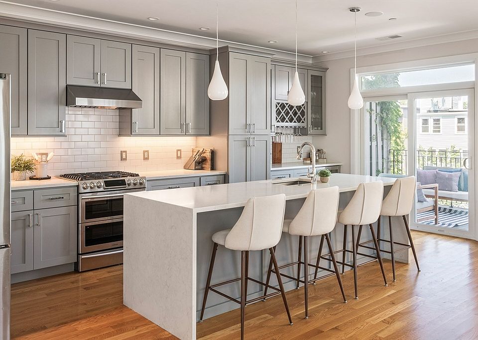 1st image of 854 E Broadway #3
