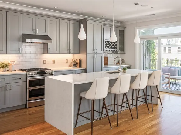 854 E Broadway #3, Boston, MA 02127