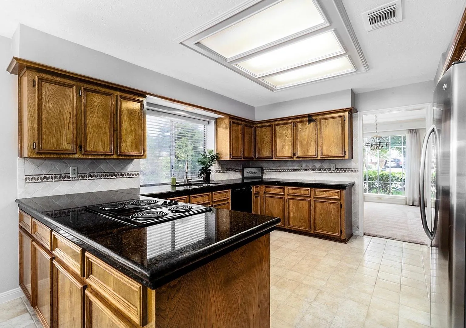 Rare one-story home in prestigious Bay Forest, zoned to top-rated CCISD schools! — Photo 4