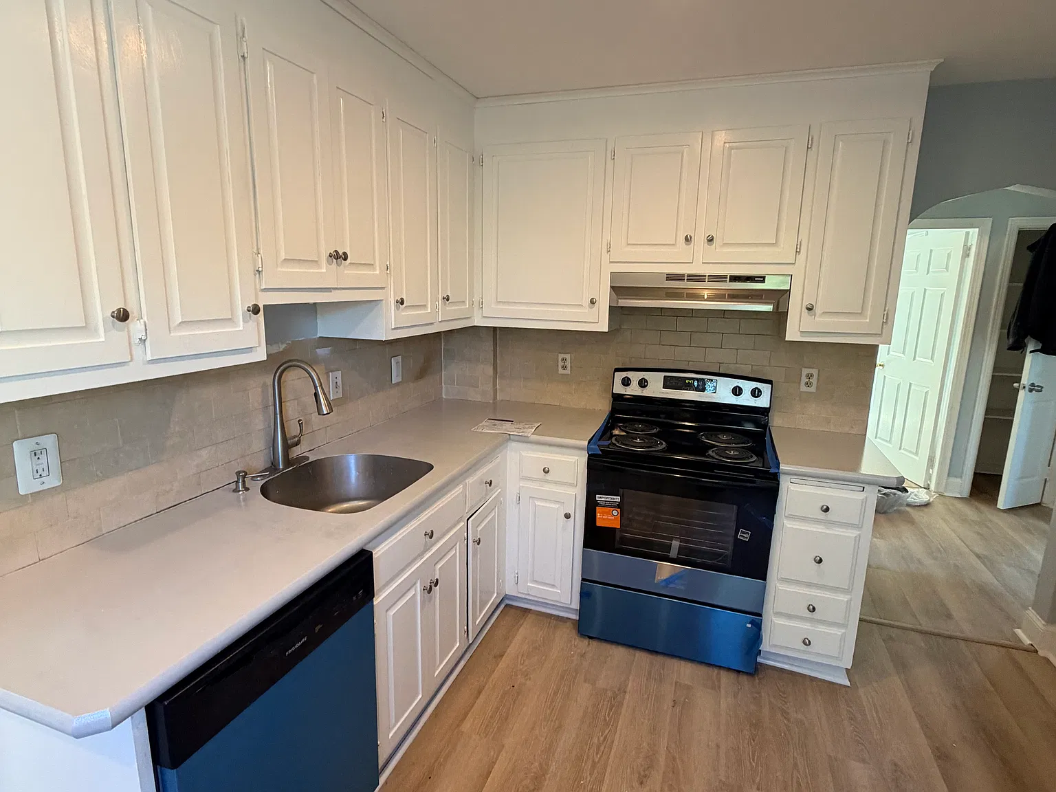 3 bed, 1120 sqft, $2,850 — Photo 2