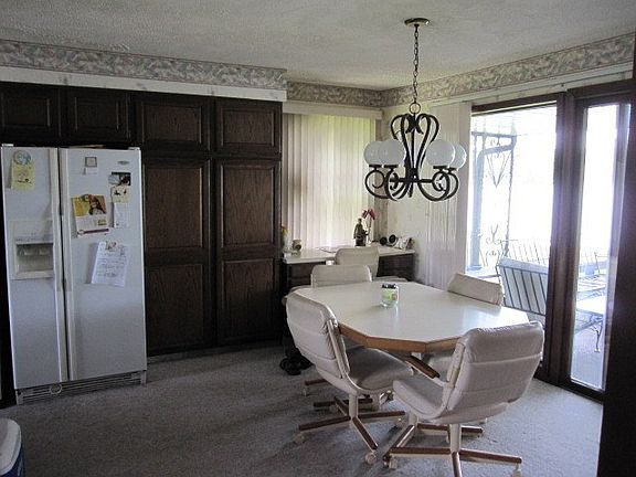 5th image of 336 Kaufman Dr
