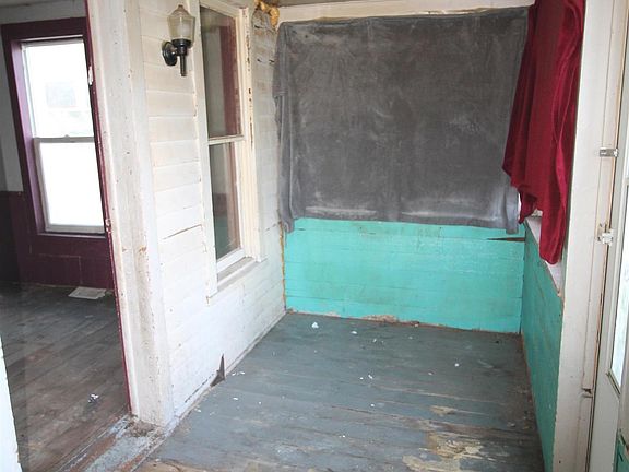 2nd image of 604 Iowa Ave