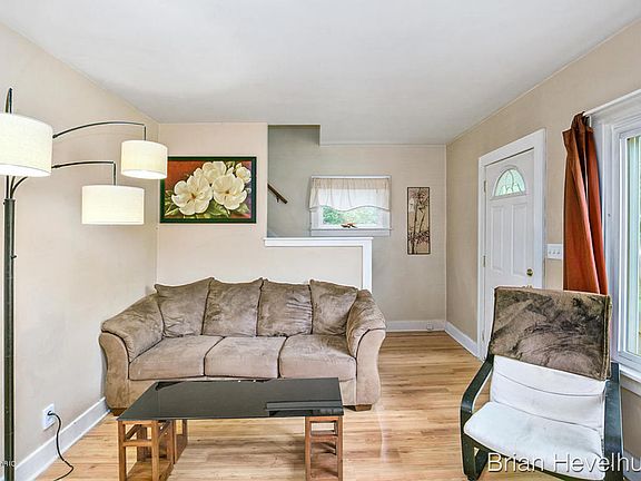 5th image of 1359 Edith Ave NE