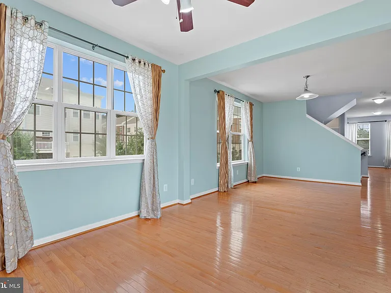 22667 Flowing Spring Sq — Photo 11