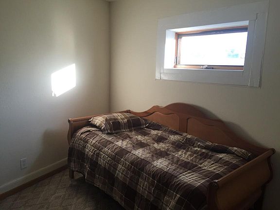 4th image of 128 Silver Lake Plz APT D