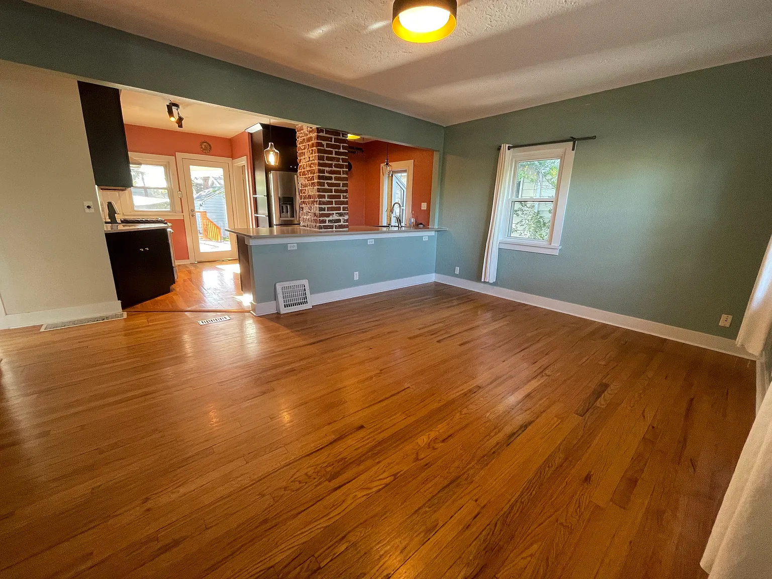 3830 S Grant St — Photo 2