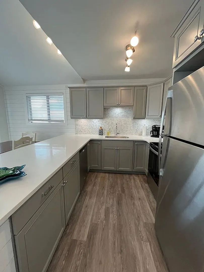 Renovated Home - Sleeps 6 - Winter Rental Only — Photo 4
