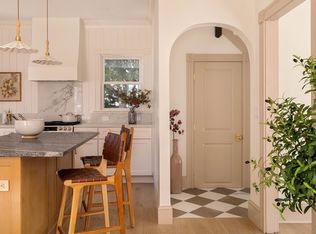 8 Rowe St, Stoneham, MA 02180