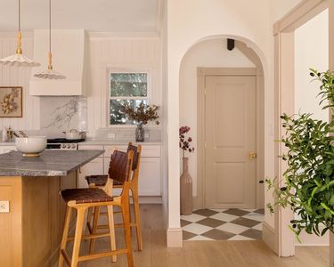 8 Rowe St, Stoneham, MA, 02180