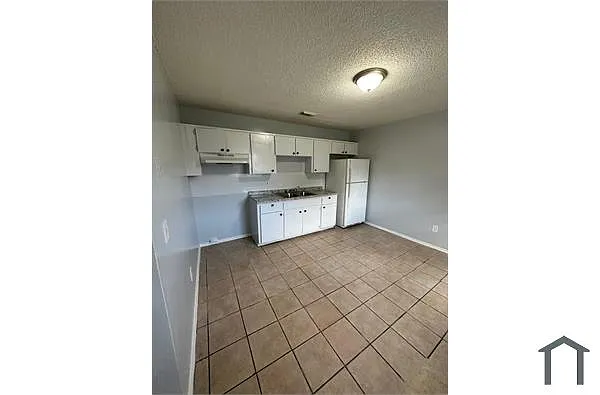 Building Photo - 3997 Leonnie Rd #3