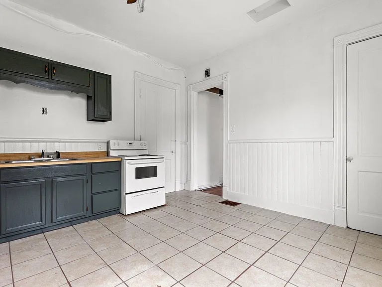 219 S Main St #A — Photo 8