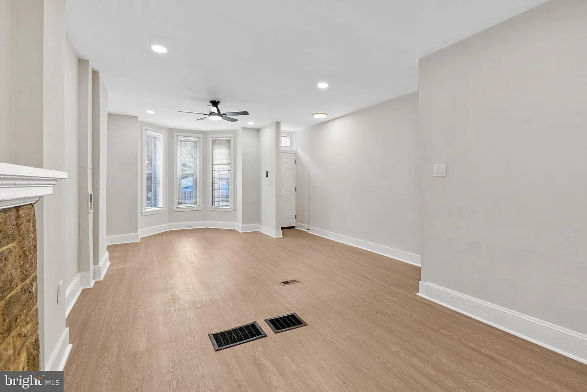 Building Photo - 35 E Collom St